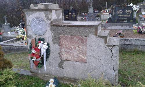 Oprava pomníka na miestnom cintoríne