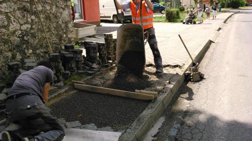 Oprava chodníka a rozšírenie osvetlenia pri kostole