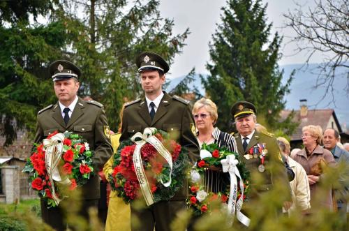 Kladenie vencov - 69. výročie oslobodenia obce