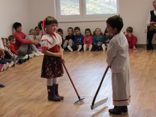 Starí rodičia v škôlke